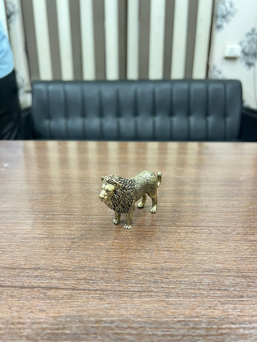 “Royal Lion Brass Figurine – Handcrafted Symbol of Power & Courage”